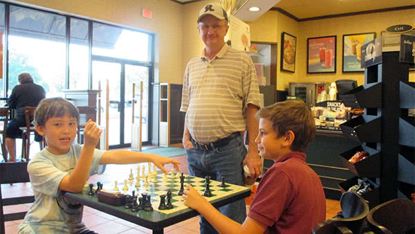 FIDE Master Keith Hayward (standing)