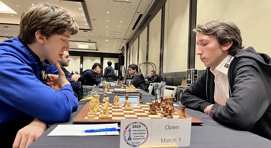 Benjamin Gledura (left) vs Gregoriy Oparin (right)